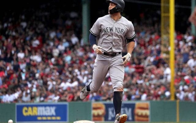 【MLB】ホームランボールを大遠投！　返球をスタントンに命中させた怒りの敵軍ファンに爆笑「最高」