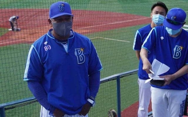 エアタッチならぬ”エアヒップタッチ”まで…　プロ野球のソーシャルディスタンス