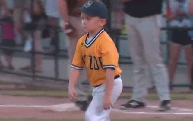 6歳の鬼コーチが大学生の尻に喝！　史上最高に可愛いマウンドビジットは「素晴らしい」