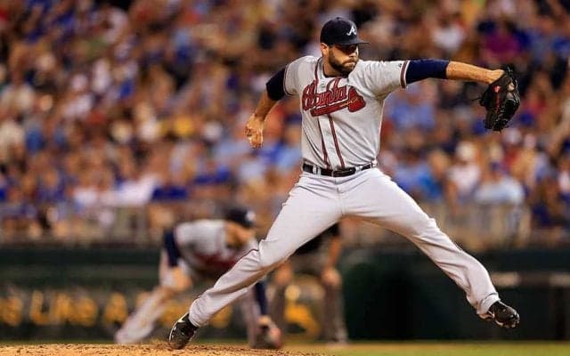 プレートの概念を無視する禁断投法…　MLBで話題となった剛腕右腕のルーツ