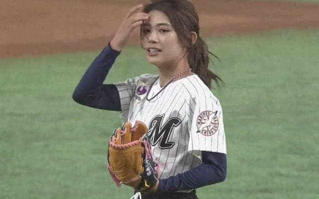 【始球式名場面】美女が96キロの剛球を披露！　坪井ミサトさんの背中を通過する“攻め投球”