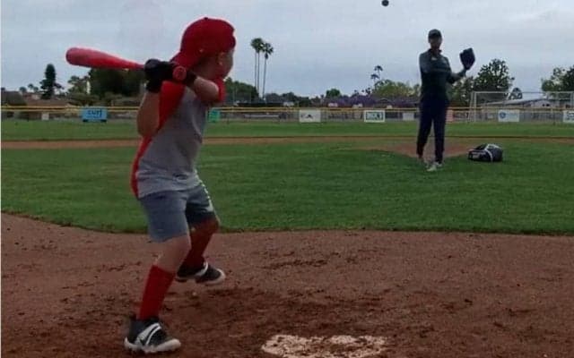 “子どもマダックス”は「将来のトラウト」　快音連発＆痛快バット投げ動画にファン断言