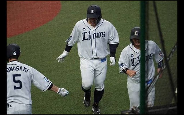西武山川、ド迫力2ラン！　無人のスタンドへ抑えめの声で「どすこい！」