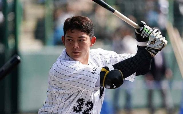ロッテドラ2佐藤がまた打った！　右翼へ豪快な先制2ラン、開幕スタメンへ名乗り