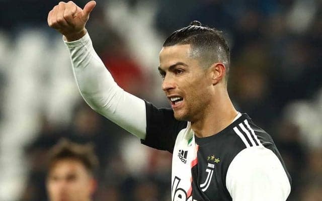 C.ロナウド、腹筋割れすぎのアラジンが強そう　800万超反響「絵になる一家だ」