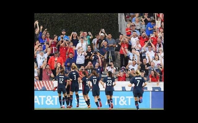 女子サッカー「WEリーグ」創設。プロ化を選ばないクラブへの影響は甚大