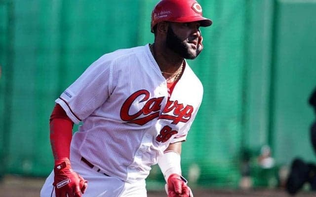 広島メヒア、左翼5階席へ勝ち越し3ラン！　1試合2発で練習試合5戦4発