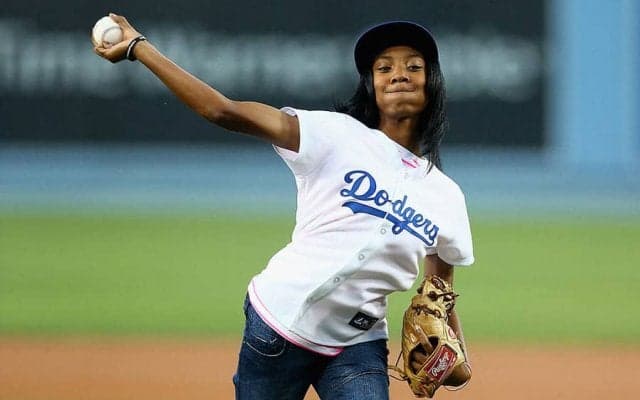 【球界名場面番外編】全米を沸かせた天才野球少女の剛球始球式　米驚愕「彼女と契約を」