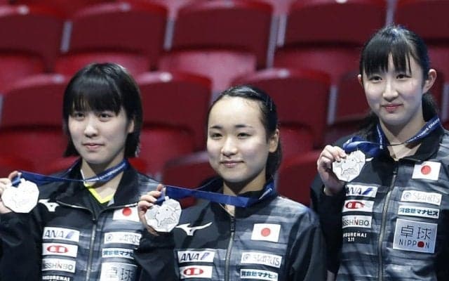 伊藤、平野、早田の“黄金世代”3選手、自身デザインのトートバッグをお披露目