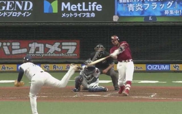 楽天新加入ロメロ、左中間へ特大2ラン！　外野手諦める驚愕弾にファン「優勝も」