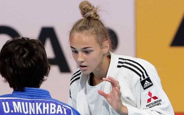 【名珍場面特別編】  美人柔道家ビロディド、憧れの谷亮子との2S実現に海外反響「なんて素敵な写真」