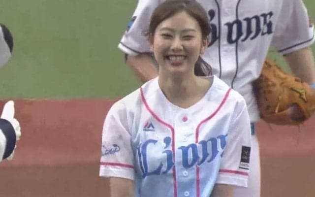 【始球式名場面】数多くの作品出演も…スポーツ好きCM美女モデルが超緊張の登板