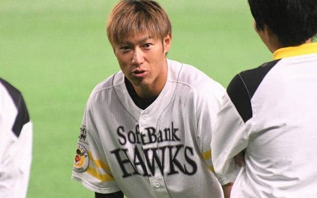 鷹・柳田、3安打2本塁打4打点に「体はすごくいい」　謎のパフォは「特に意味ない」