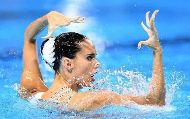 シンクロ選手は水中で何を!?　スペイン美女の貴重映像が7万再生「人魚姫みたい」