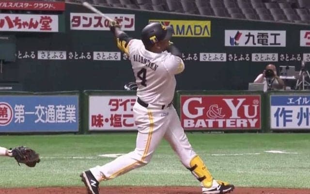 鷹バレンティンが待望の練習試合初アーチ　アベック弾の柳田は「最強の打者」