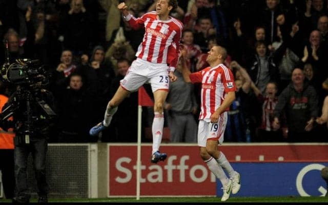 GKからボールが一度も地面に触れることなく…クラウチが豪快ボレーシュート【インクレディブル・ゴールズ】