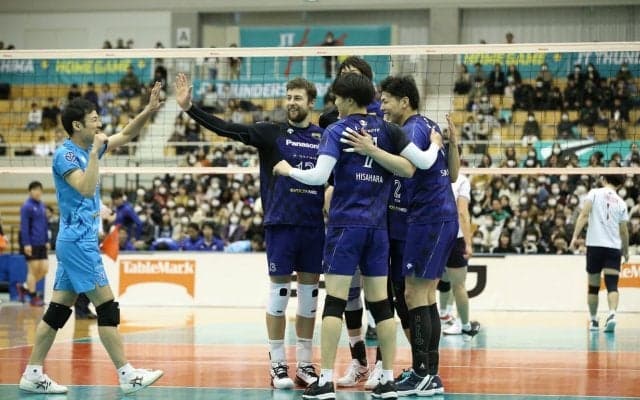 パンサーズとDESCENTEがオフィシャルサプライヤー契約締結