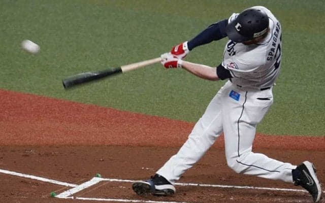 西武スパンジェンバーグ、下位打線から1番に浮上！　第1打席でいきなり右前打
