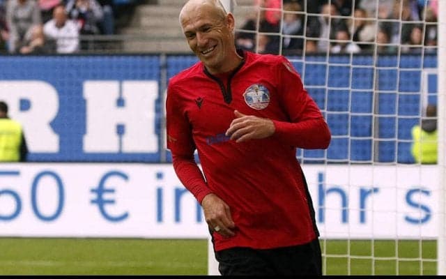 古巣バイエルンで練習継続のロッベン氏、現役復帰の可能性は明言せず