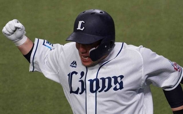 西武・山川が同点2ラン　ベンチでスキップ、逆方向への“会心”どすこい弾