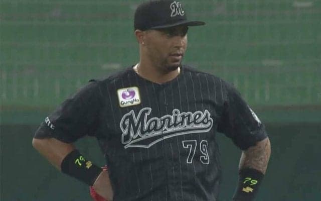 ロッテ・マーティンの弾丸“レーザービーム”！　一度はセーフもリクエストで覆る