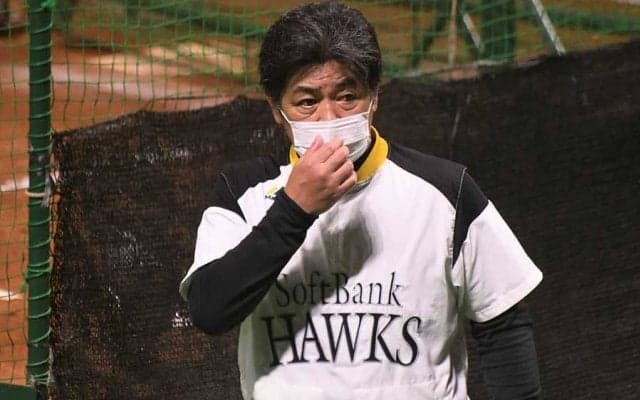 鷹・工藤監督、負傷交代の甲斐は「骨折ではない。大丈夫」　開幕に影響なし