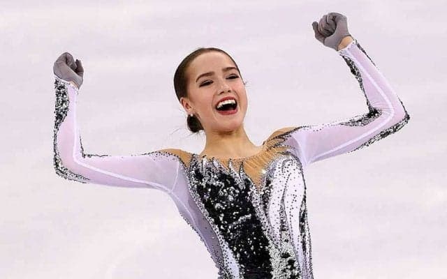 ザギトワ、新体操の15歳次世代ヒロインとコラボ　共演写真に反響「美しい女の子たち」