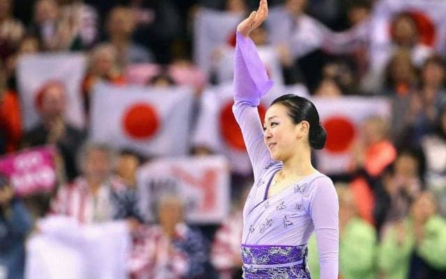 【名珍場面特別編】浅田真央さん、「！」16個の祝福　羽生＆宇野と豪華3ショット公開に反響「日本の宝」