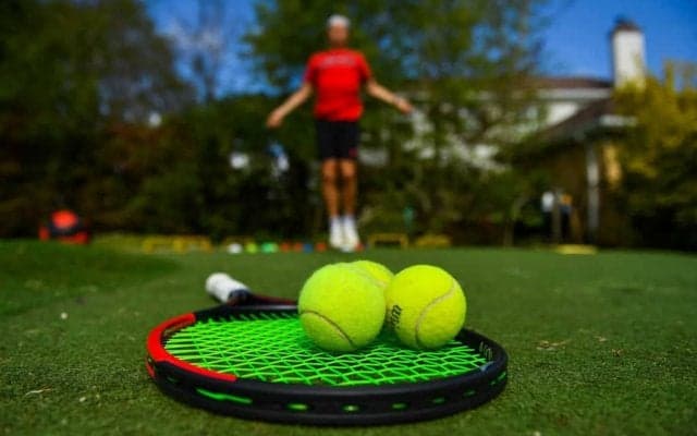 テニスの練習をするのに最適な時間帯は？