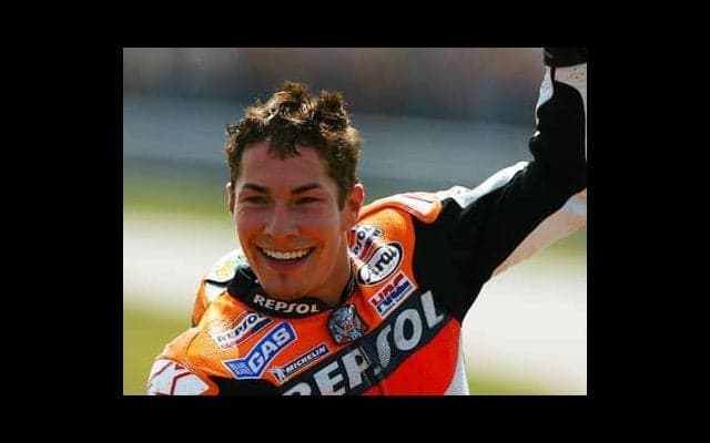 父を乗せてウイニングラン。笑顔が忘れられないMotoGPチャンピオン