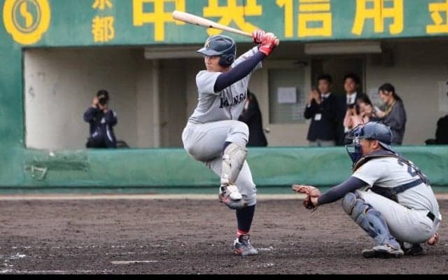 フルスイングが魅力の大型遊撃手。初の神宮大会で狙うはホームラン！　野口智哉（関西大2年）【Future Heroes Vol.38】