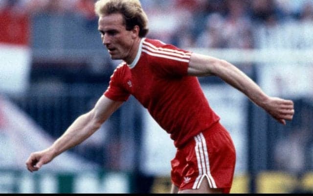 “ミスター・ヨーロッパ”ことカール＝ハインツ・ルンメニゲのセンスが凝縮されたリフティングゴール！【インクレディブル・ゴールズ】