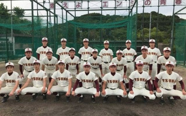 【高校野球】地元11人の島っ子が見せる底力　創立100周年、津名（兵庫）の「思い出の選手名鑑」