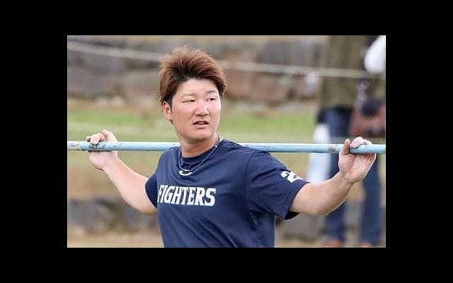 日ハム栗山監督「ナベは30発打つ」　昨季11本塁打、13年ドラ1男の覚醒を予言