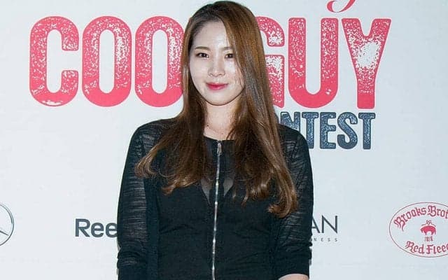 韓国の新体操美女、180度開脚のアクロバット始球式に米驚き「選手は彼女に夢中だ」