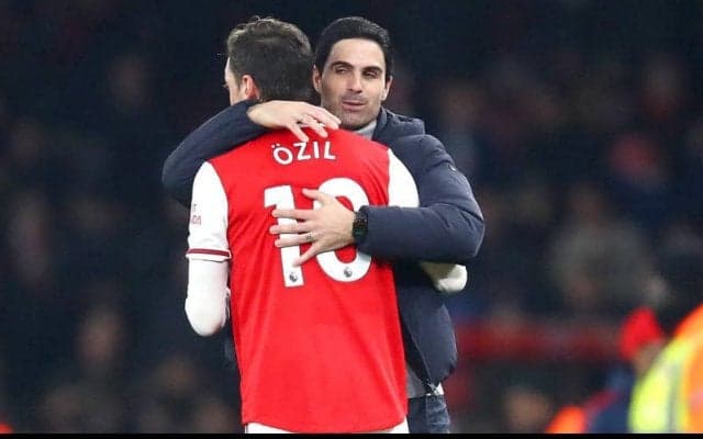 アルテタが語る！ 再開初戦メンバー外のエジルが再びピッチに立つ条件とは…？