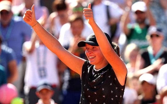 「これが新しい社会的距離だ」　海外テニス選手の“船上間ラリー”に驚きの反響