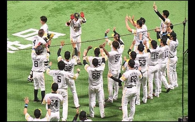 鷹、2年連続で開幕戦延長サヨナラ勝ち　2番抜擢の栗原が劇的サヨナラ打