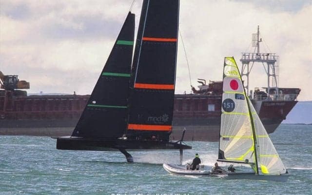 ETNZテストボートがオークランドでレース練習