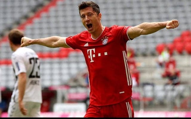 レヴァンドフスキがブンデス新記録！ シーズン最多得点の外国籍選手に…出場30試合で驚異の33ゴール