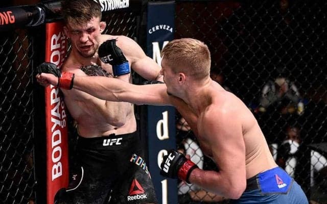 激励拒否の「ノー」3連発　UFC新人の“戦意喪失ギブアップ”に反響「かわいそう」
