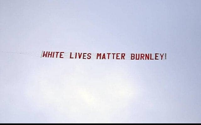 バーンリー、シティ戦で小型機使用し不適切バナー掲げたサポーターを強く非難!　人種差別抗議を揶揄