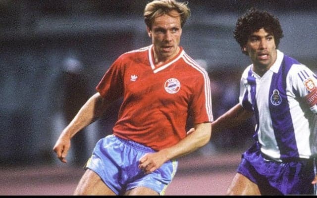 浦和でも活躍したルンメニゲのアクロバティックなアウトサイドボレー【インクレディブル・ゴールズ】