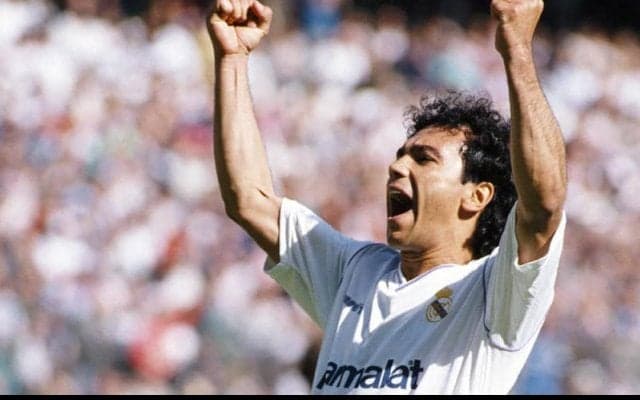 メキシコ史上最高のストライカー、ウーゴ・サンチェスが寸分の狂いもないオーバーヘッド【インクレディブル・ゴールズ】