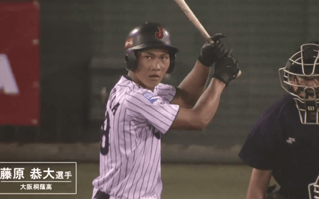 鋭いスイングとベースランニングの速さが光る　藤原恭大