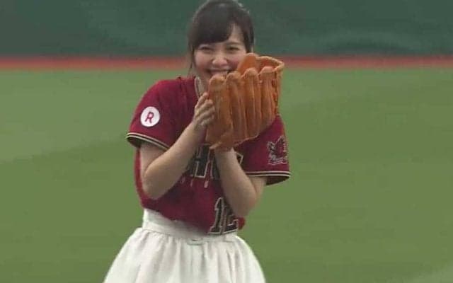 【始球式名場面】白のスカートがマウンド上でひらり　山根千佳さんの絶叫、赤面始球式