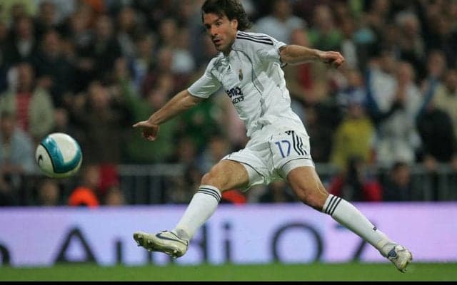 バルセロナさながらのダイレクトパスの応酬、最後はファン・ニステルローイがドンピシャボレー！【インクレディブル・ゴールズ】