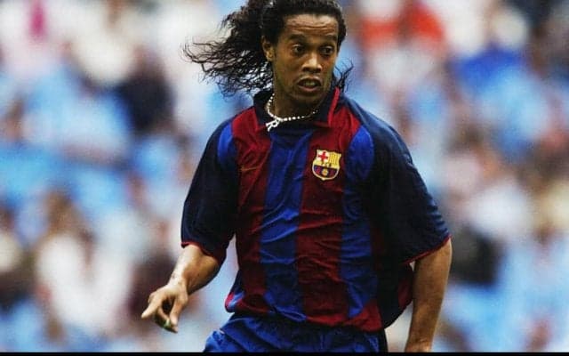 誰にも止められない! ロナウジーニョの矢のようなクロスバー直撃ミドル【インクレディブル・ゴールズ】