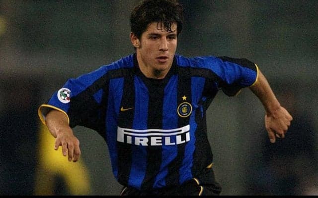 今なお現役のエムレ・ベロゾグルがインテル時代に決めた技ありループシュート【インクレディブル・ゴールズ】