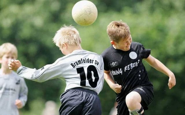 将来的に脳へ悪影響？　米サッカー「10歳以下のヘディング禁止ルール」のその後